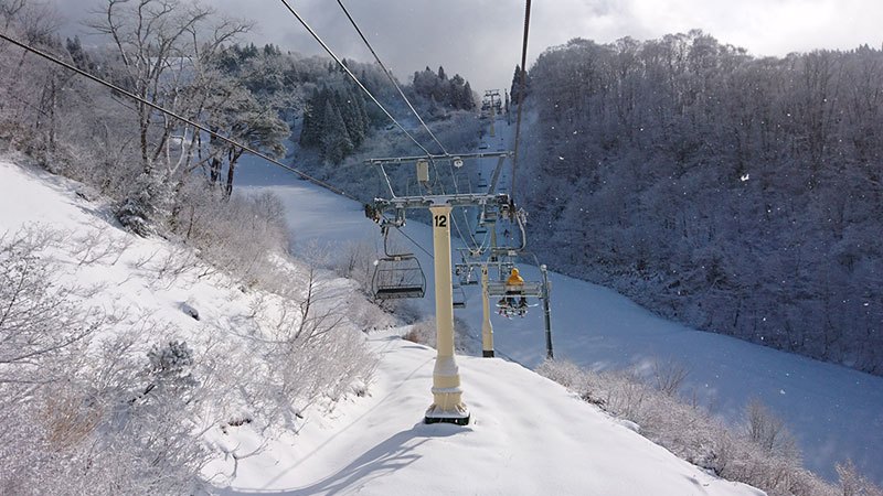 岐阜WhitePIA高鷲滑雪場纜車風景