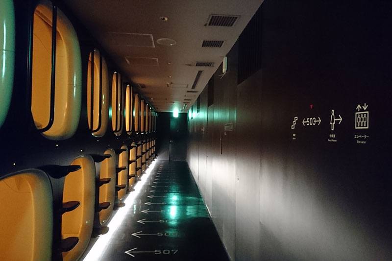 抵達京都,入住極簡風格的9h背包客旅館