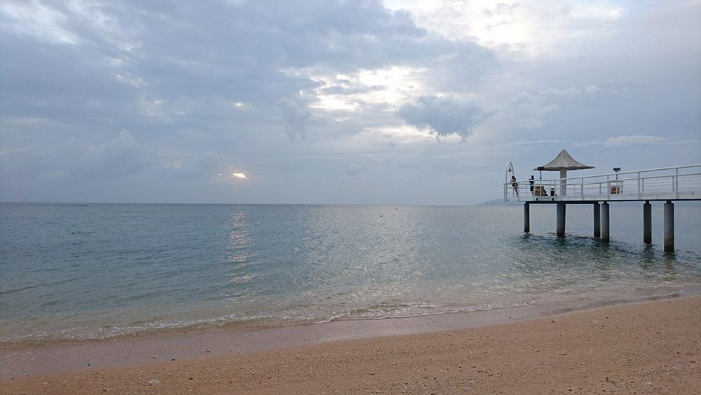 石垣島富崎海灘日落 白色木棧橋夕陽